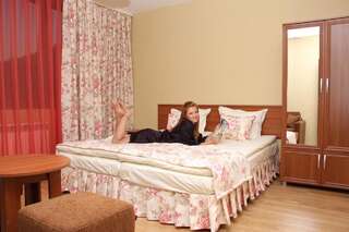 Гостевой дом Guest House Stelia Велинград Двухместный номер с 1 кроватью или 2 отдельными кроватями-3